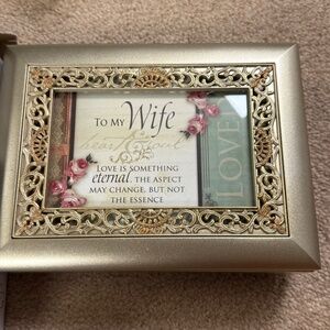 NWT Cottage Garden Champagne Silver Music Box